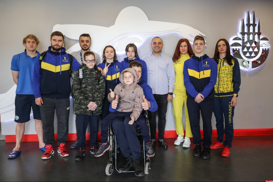 UKRAYNALI SPORCULAR İBB HAVUZUNDA ANTREMAN YAPIYOR 1650625430_Ukraynal___sporcular__3_