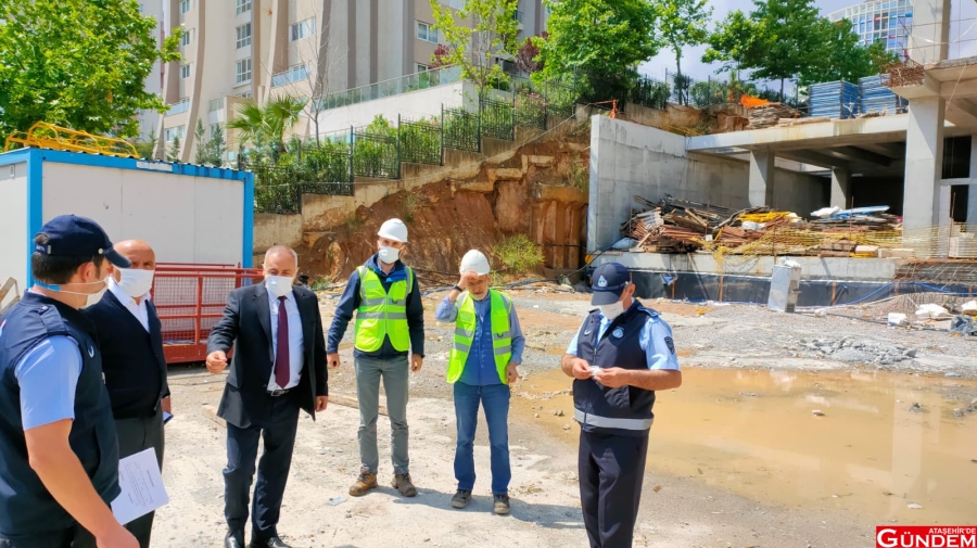 “LÜTFEN SESSİZ OLALIM!" E28lHXEWQAM4mB9