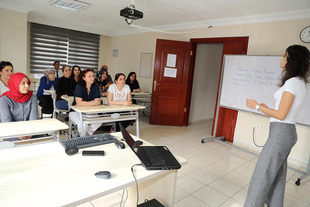 Belediyenin Eğitim Semineri: “Sağlıklı Beslenme” IKFY8UOIY8O