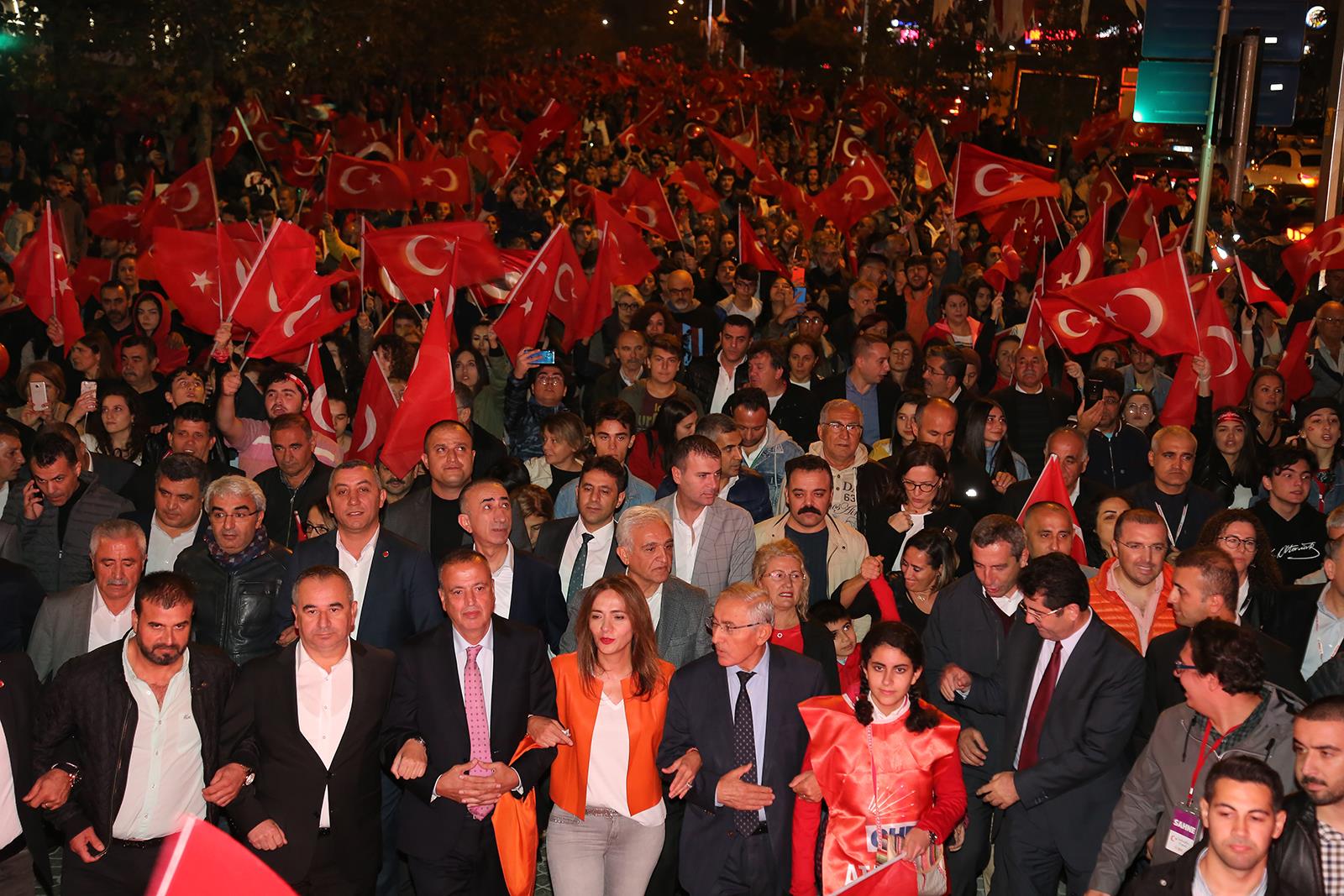ATAŞEHİR’DE ON BİNLERCE ADIM CUMHURİYET İÇİN ATILDI IMG_1152
