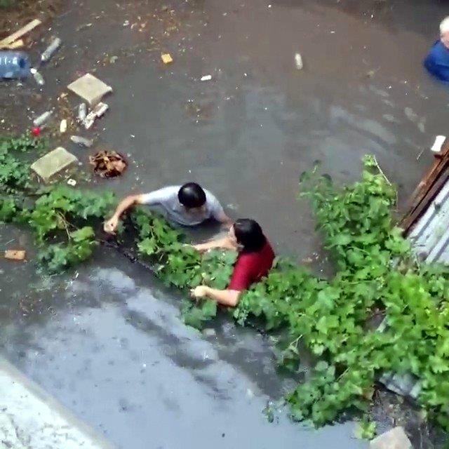 Ataşehir’de Yoğun Yağış Nedeniyle Su Baskını JHUIGFI