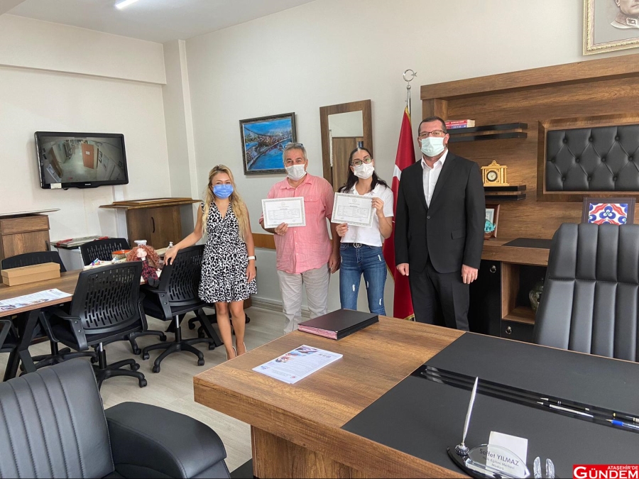 EĞİTİMİN YAŞI YOK! BABA KIZ AYNI YIL MEZUN OLDULAR afd958c3-2c34-47e5-b7d8-39ffe6c8fc12