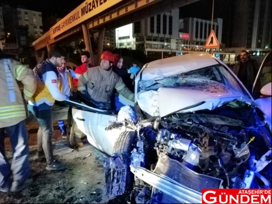 YİNE AŞIRI HIZ YİNE KAZA asiri-hiz-ortaligi-savas-alanina-cevirdi-12958901_o