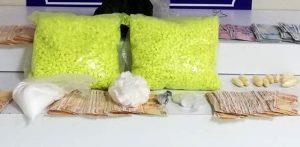 Ataşehir'de 850 Gram Kokain, 22 bin 50 Uyuşturucu Hap Ele Geçirildi atasehir-de-buzdolabina-saklanmis-halde-uyust-12284276_300
