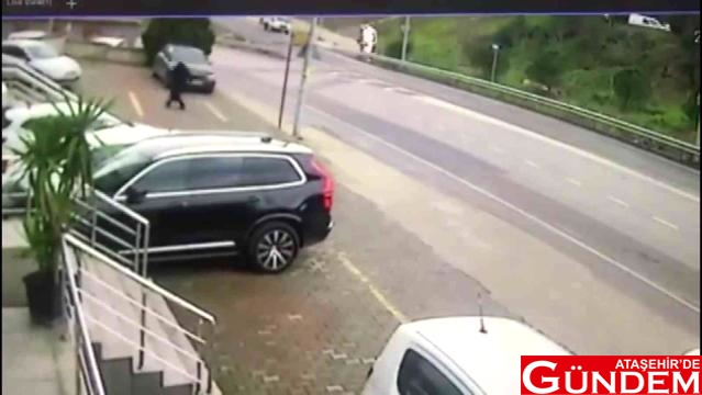 KAZA YAPTI OLAY YERİNDEN KAÇTI! atasehir-de-freni-bosalan-arac-takla-atti-o-a-4-14684120_osd