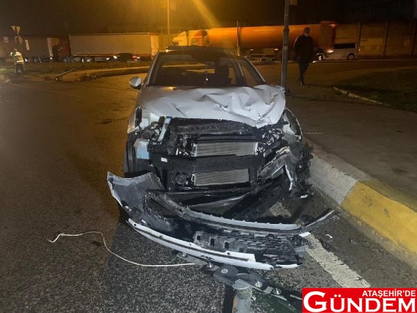 DUDULLU CADDESİ'NDE TRAFİK KAZASI atasehir-de-otomobil-trafik-lambalarina-carpt-3-13888166_o