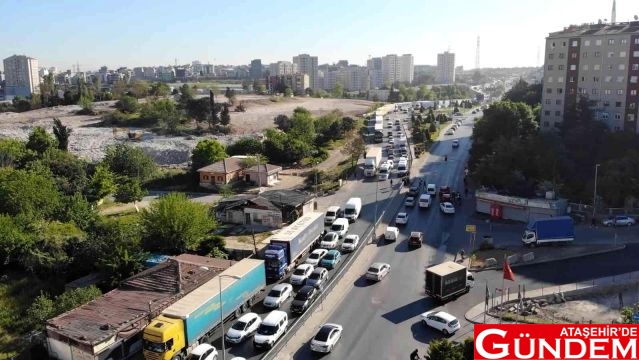 İLÇEDEKİ TIR TRAFİĞİ SÜRÜCÜLERİ İSYAN ETTİRDİ atasehir-de-yolu-kilitleyen-tir-trafigi-10-gu-14938044_osd