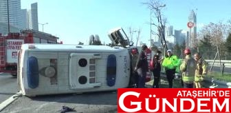 TEM OTO YOLUNDA KAZA! AMBULANS  BARİYERLERE ÇARPARAK DURABİLDİ atasehir-tem-de-otomobilin-carptigi-ambulans-15515909_300