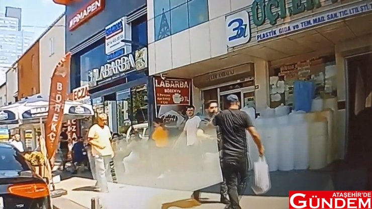 ATAŞEHİR’DE KADINA SALDIRAN KİŞİYE ÇEVREDEKİLER MÜDAHALE ETTİ atasehirde-kadina-saldirana-cevredekiler-mudahale-etti-001