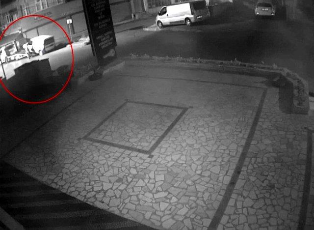 Ataşehir’de Otomobilleri Çekiciye Yükleyerek Çalan Şahıs Yakalandı bkjhg