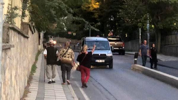 Ataşehir'de Hastane Önünde Dilenen 4 Kişi Gözaltında ghnh