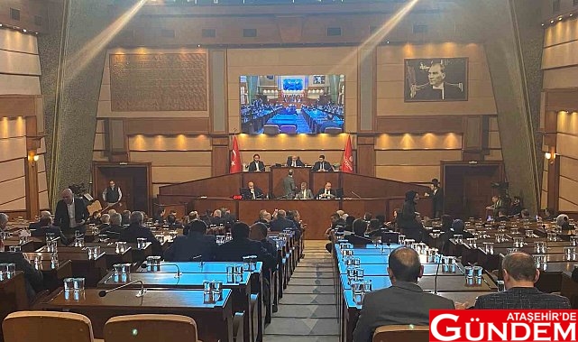 İBB’NİN 3 MİLYAR 449 MİLYON LİRALIK BORÇLANMA TALEBİ AKP VE MHP GRUPLARININ OYLARIYLA 875 MİLYON LİRAYA DÜŞÜRÜLDÜ ibb-meclis-toplantisinda-isim-degisikligi-tartismasi