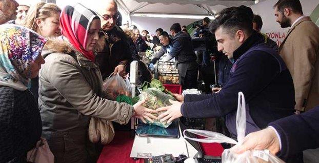 ATAŞEHİR MEYDAN VE ÖRNEK MAHALLESİNDE SEBZE SATIŞI BAŞLADI istanbul_da_ureticiden_tuketiciye_dogrudan_sebze_satisi_basladi_h584236_92609