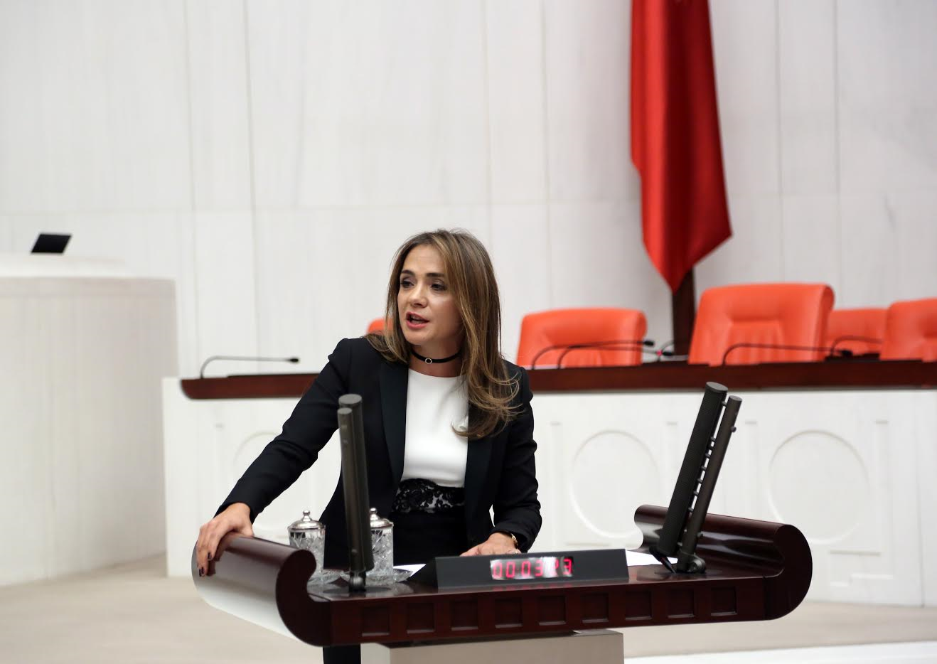 GAMZE AKKUŞ İLGEZDİ'DEN 'YAĞLI URGAN' TEPKİSİ foto